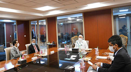 PM Modi visits laboratories to review progress on corona vaccine